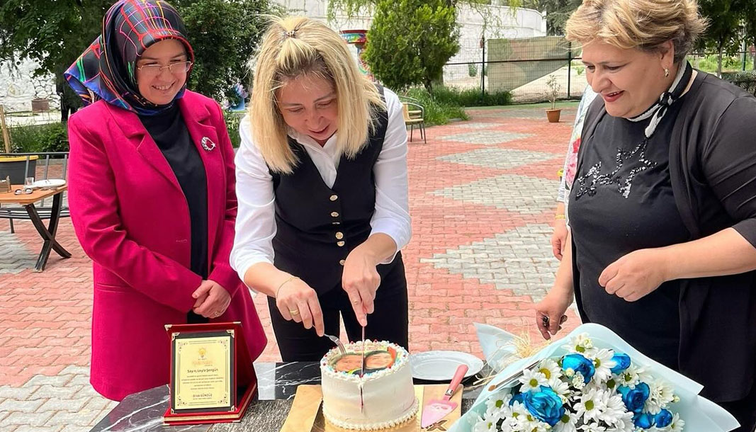 Isparta'da Anneler Günü kapsamında yüreklere dokunan sürpriz