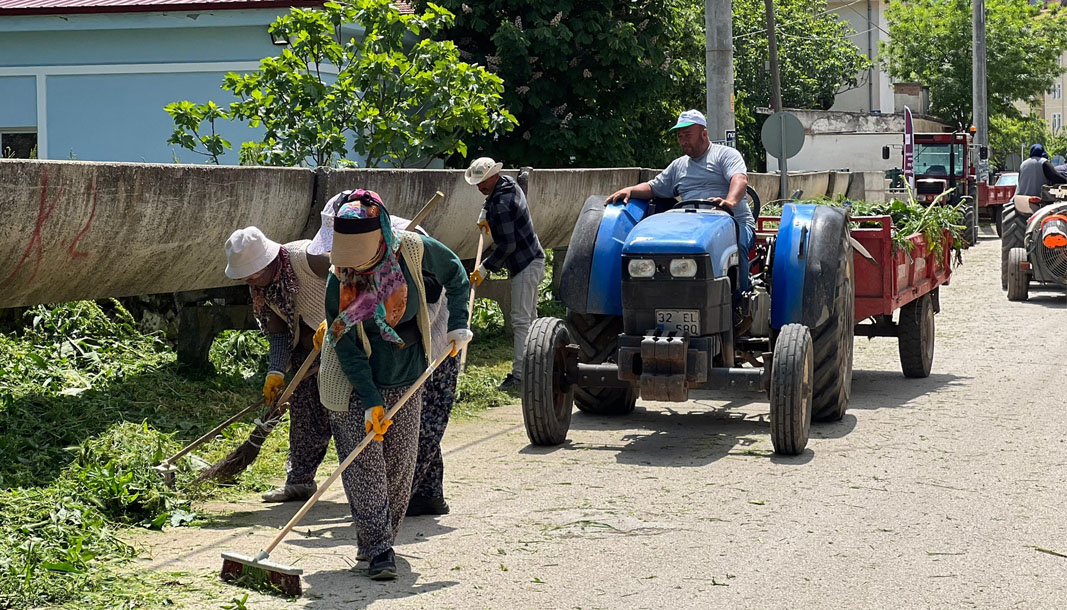 Eğirdir’de temizlik seferberliği: Pınarpazarı Mahallesi pırıl pırıl