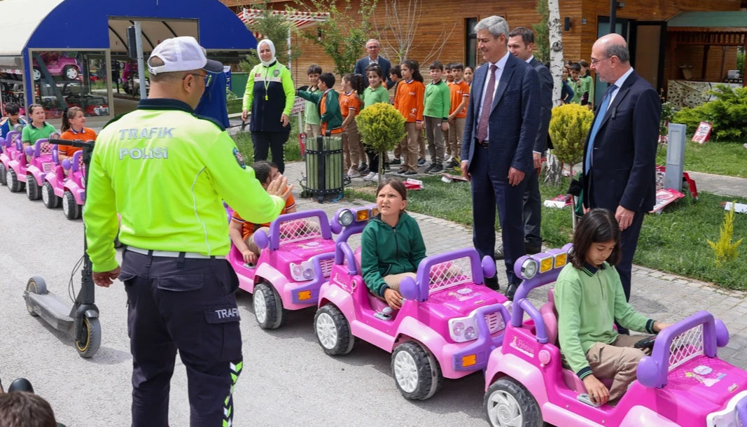 Selçuklu'da Başkan Pekyatırmacı'dan Trafik Eğitim Parkı’na ziyaret