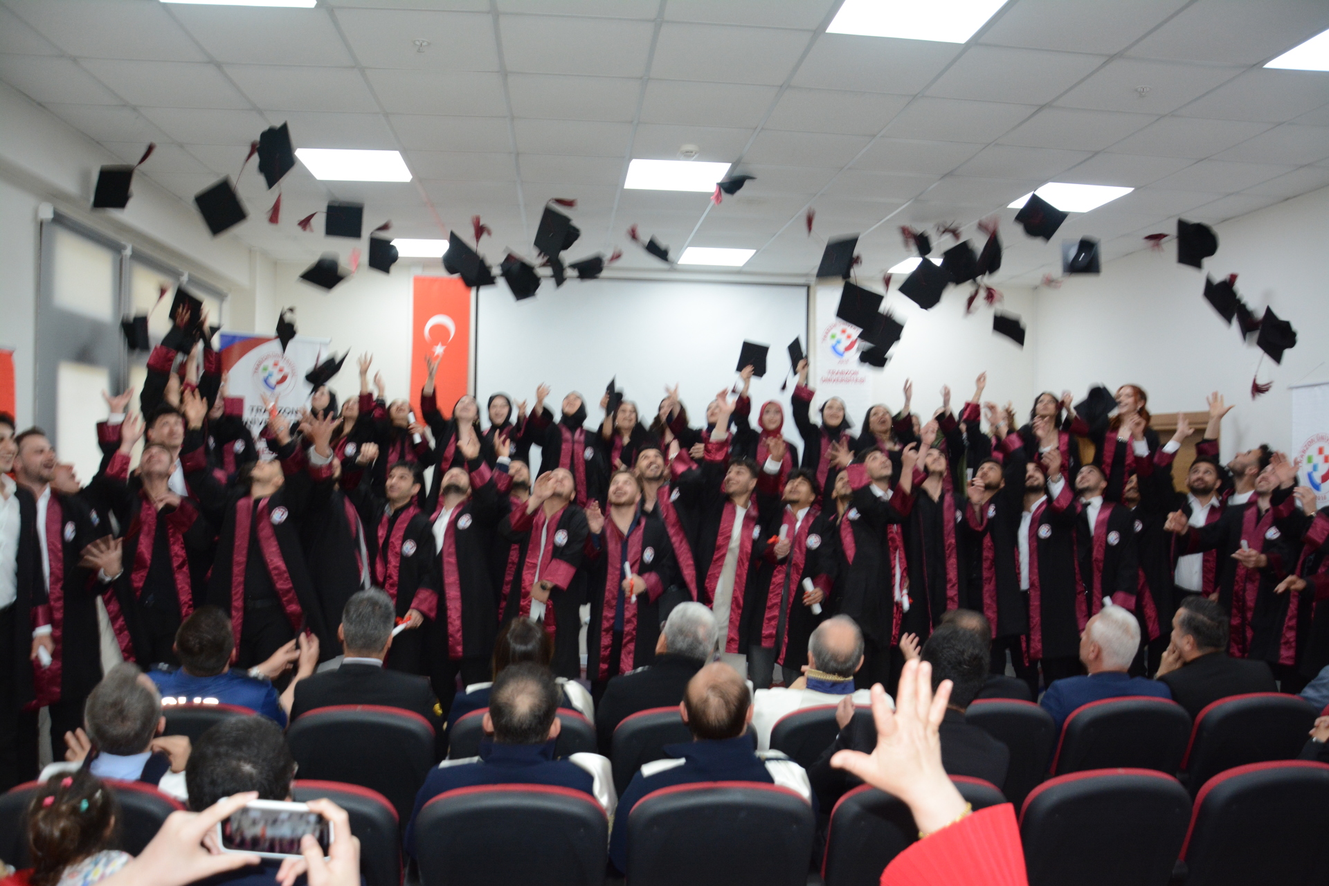 Şalpazarı MYO 4.mezunlarından 47 öğrenci kep sevinci yaşadı