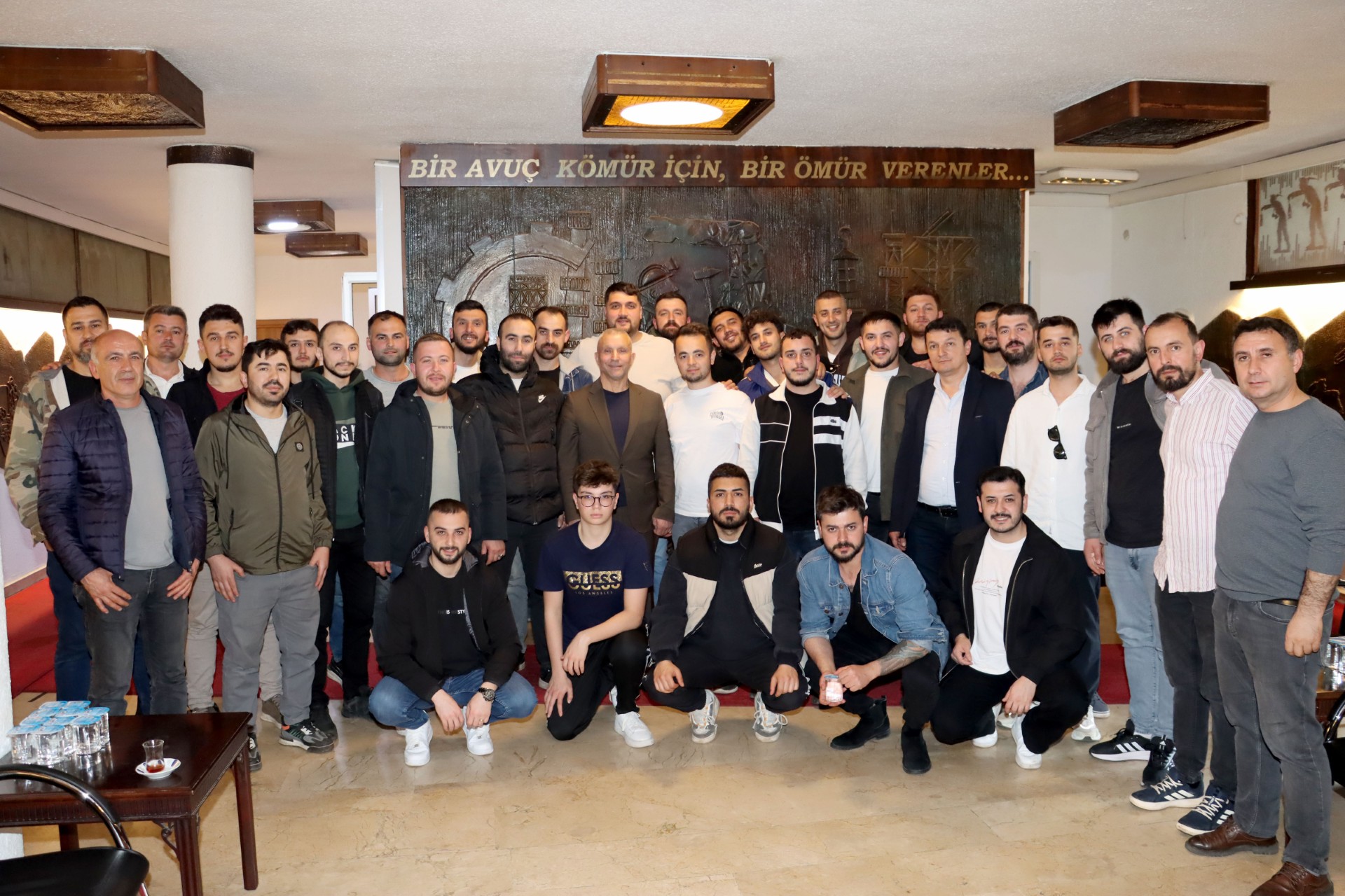 Üzülmez’de gruplu çalışan madencilerden Tayfun Demir’e ziyaret