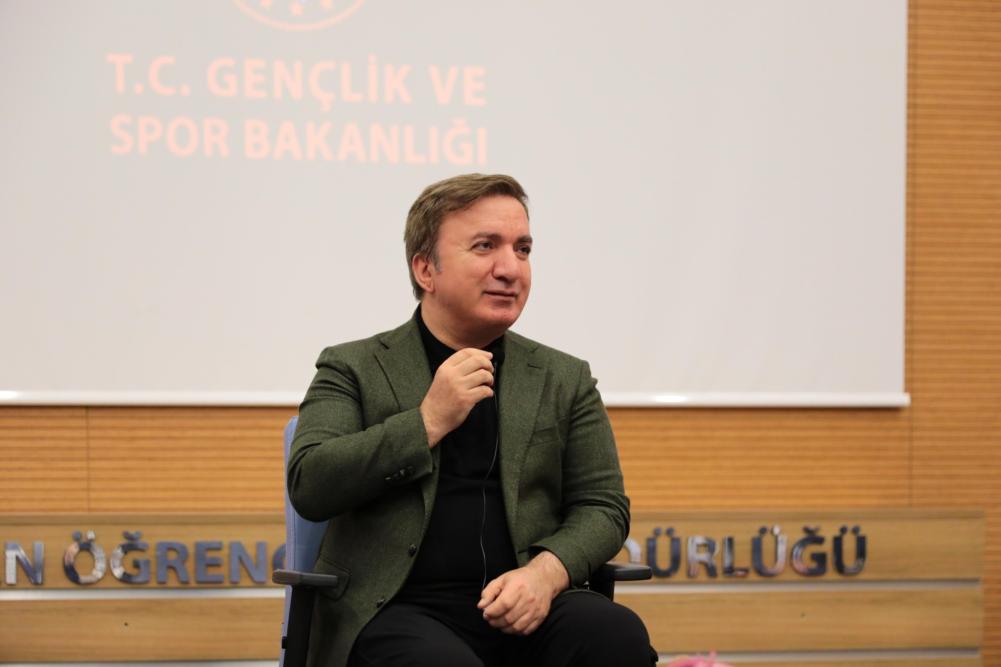 Vali Aydoğdu, Erzincan'da öğrencilere yönelik projeleri tanıttı