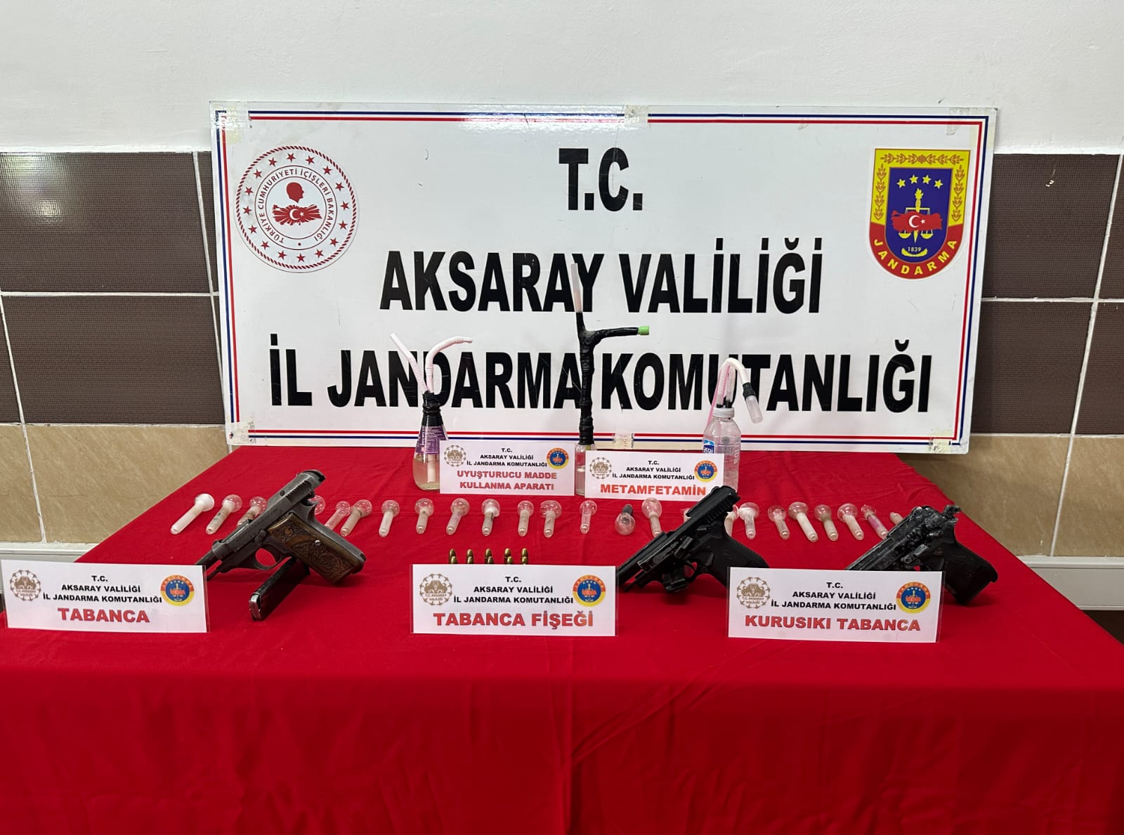 Aksaray’da zehir tacirine darbe: Silah ve metamfetamin ele geçirildi