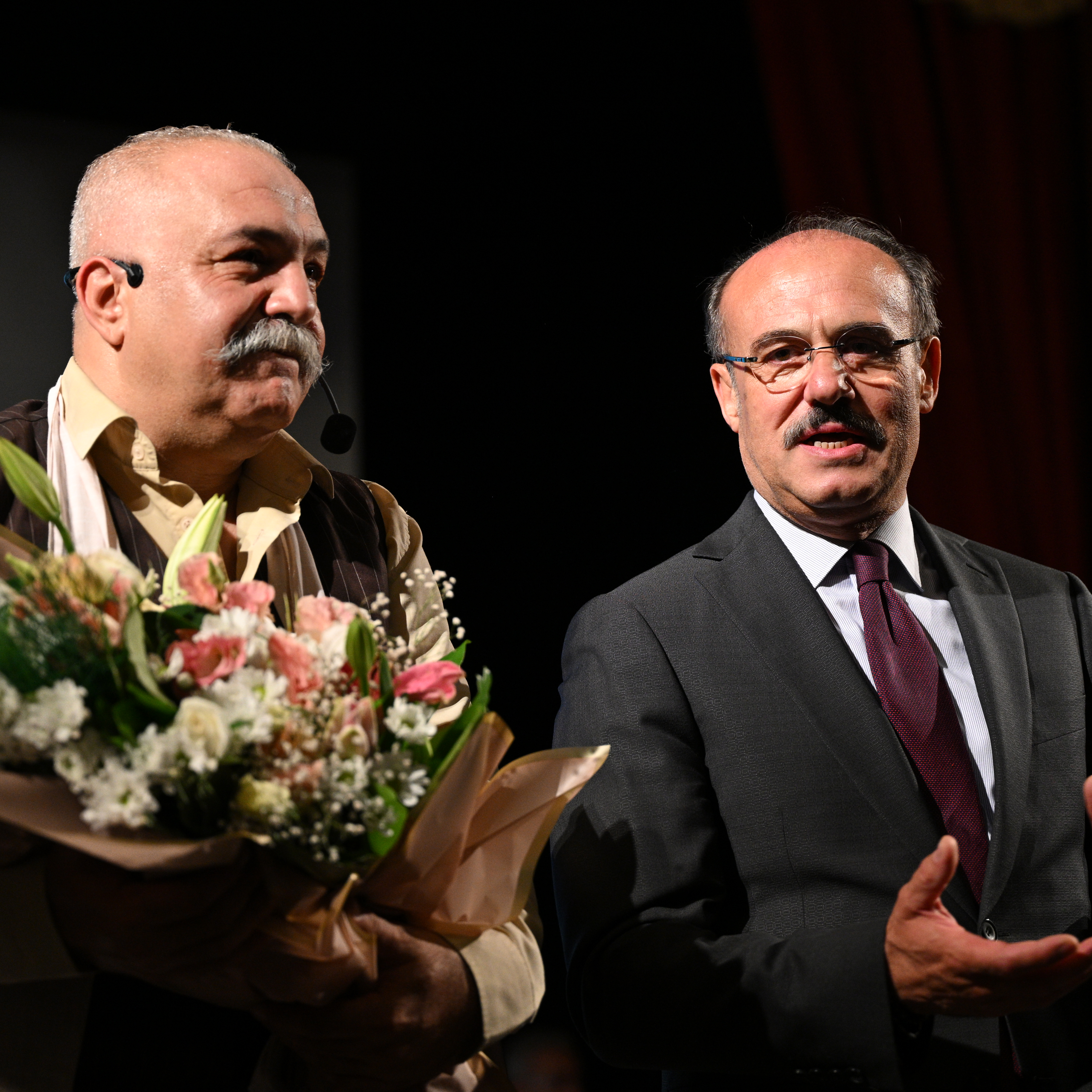 Vefa, miras ve gelecek bir arada: "Vecihi Hürküş" oyunu  sahnelendi