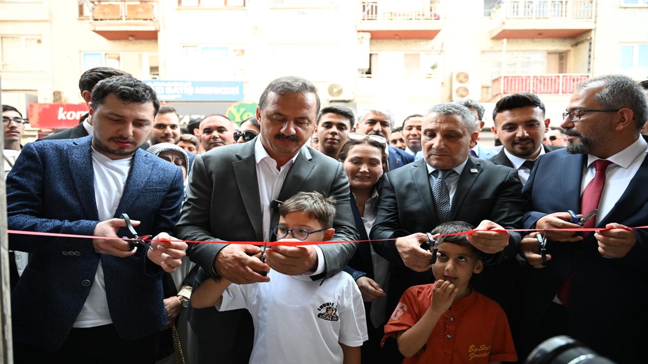 Ağıralioğlu Yalova’da esnafla buluştu, il binasının açılışını gerçekleştirdi