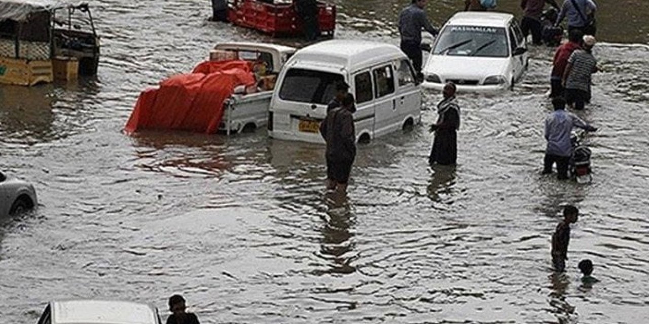 Pakistan’da şiddetli yağışlar can aldı: 38 Ölü, 63 yaralı