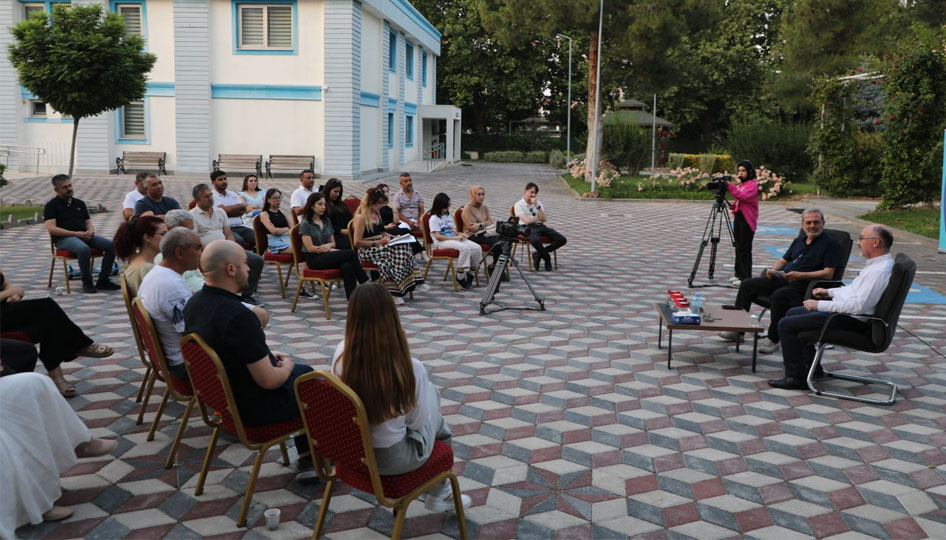 ISUBÜ'de "Bilim Kafe" söyleşi serisinin ilki gerçekleştirildi