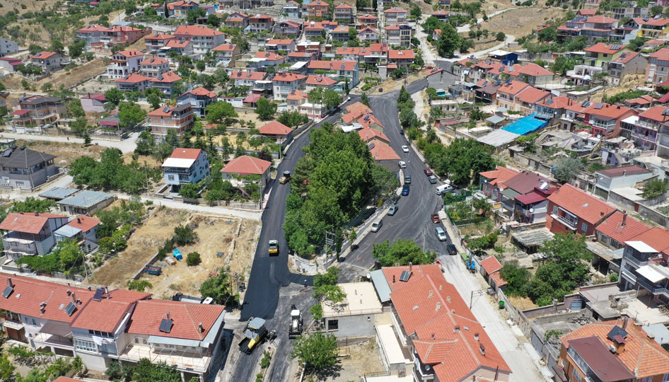 Isparta Valisi Erin, Uluğbey köyü'ndeki asfalt çalışmalarını yerinde inceledi