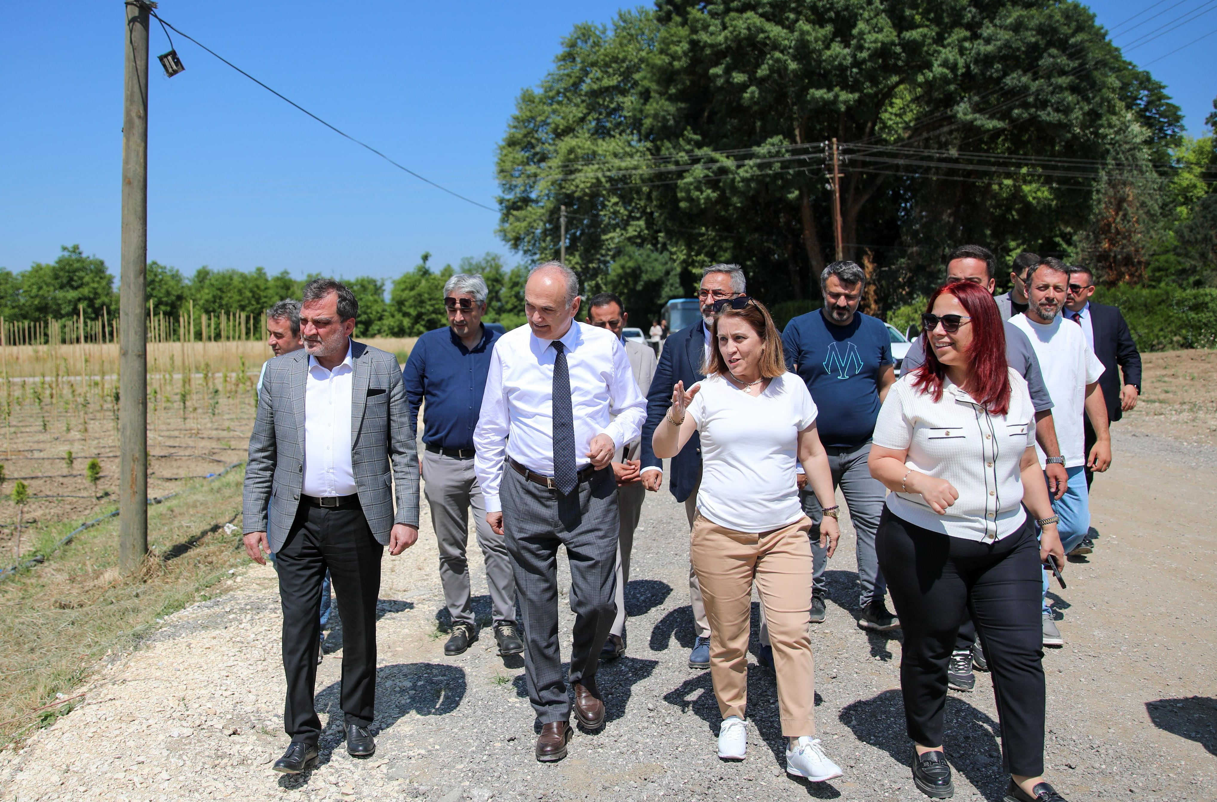 Düzce Belediye Başkanı Dr. Faruk Özlü Tarım Akademisi'nde ilk ata tohumunu dikti