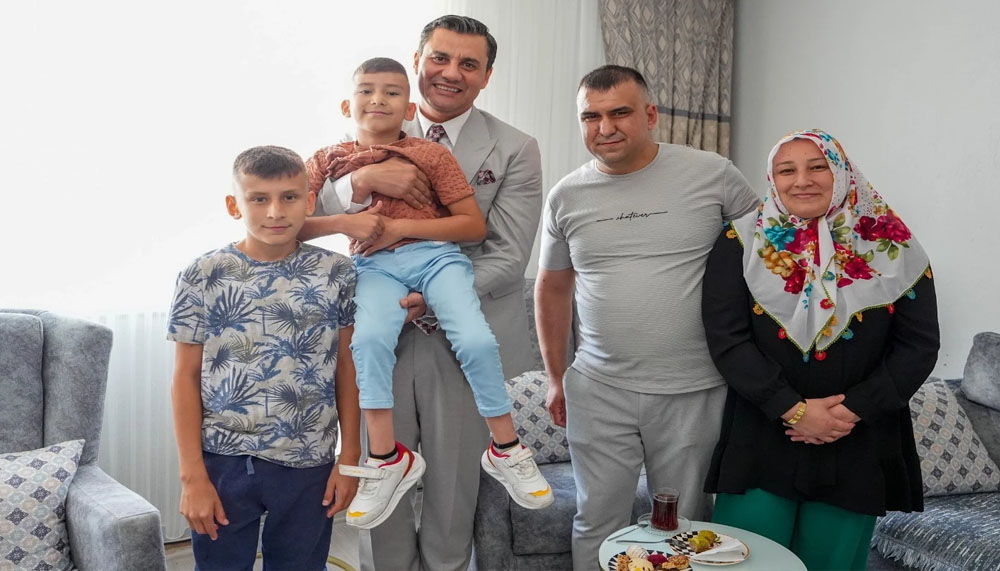 Manisa'da küçük Ali'ye Başkan'dan bayram sürprizi