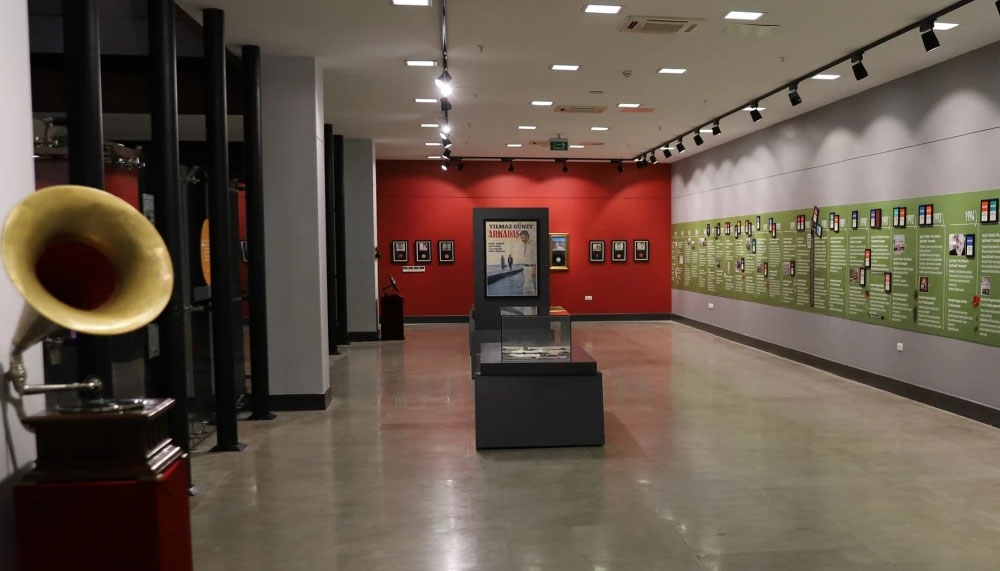 Diyarbakır'da ‘Seni Baharmışın Gibi’ başlıklı sergi açıldı