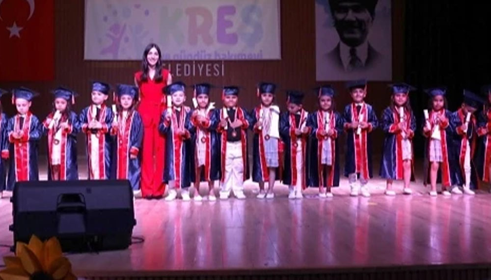 Antalya'da Kumlucalı miniklerden mezuniyet kutlaması