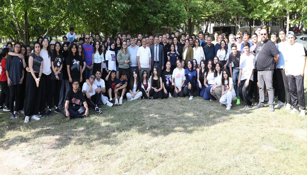 Başkan Meçikoğlu’ndan öğrencilere moral ziyareti