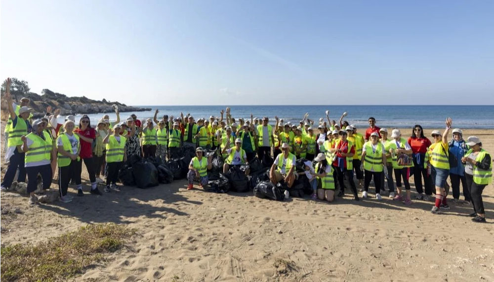 Mersin'de gönüllüler Ayaş sahilini temizledi