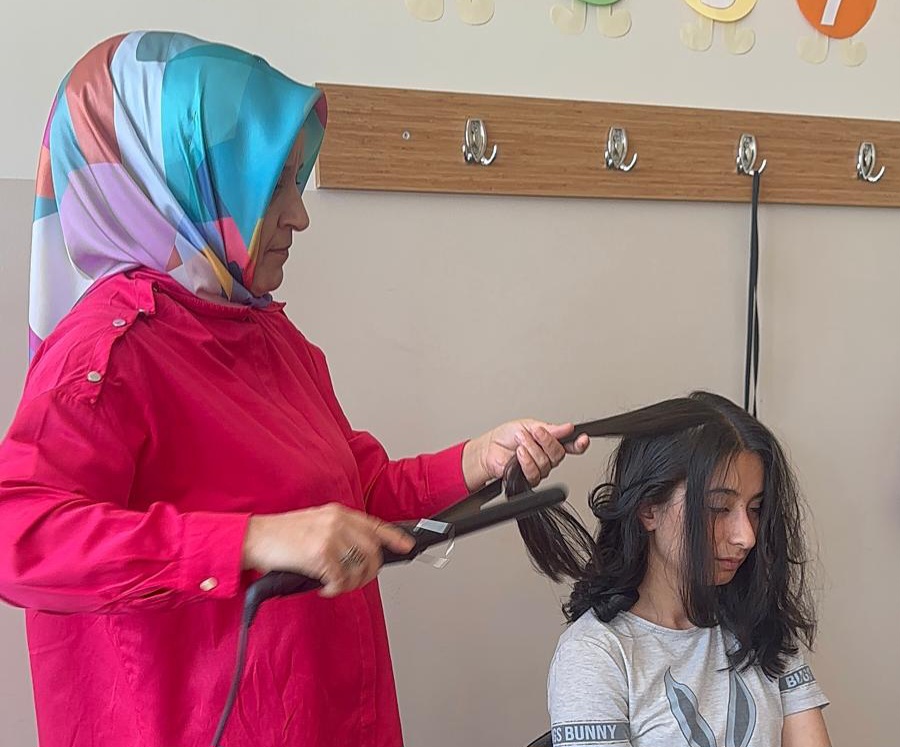 Beypazarı H.E.M Müdürlüğü kuaförlük bölümünden örnek davranış