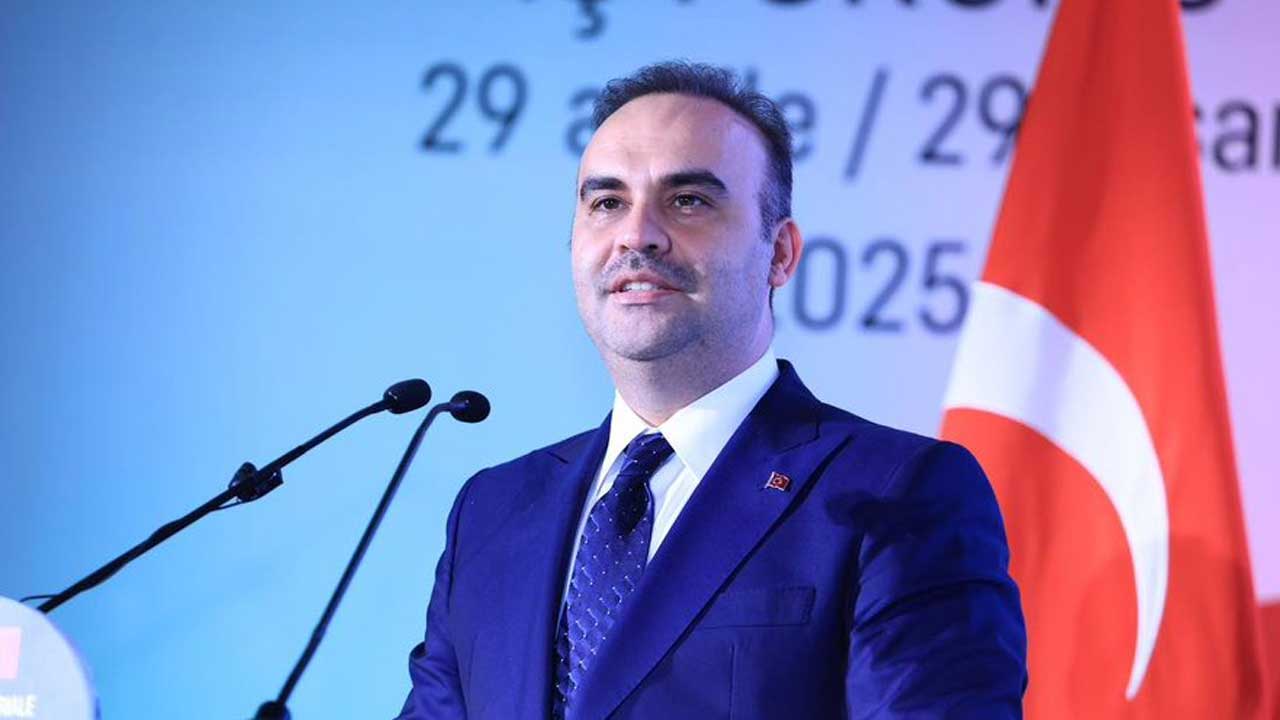 Bakan Kacır: Endonezya, Türkiye'den 48 adet KAAN savaş uçağı alacak