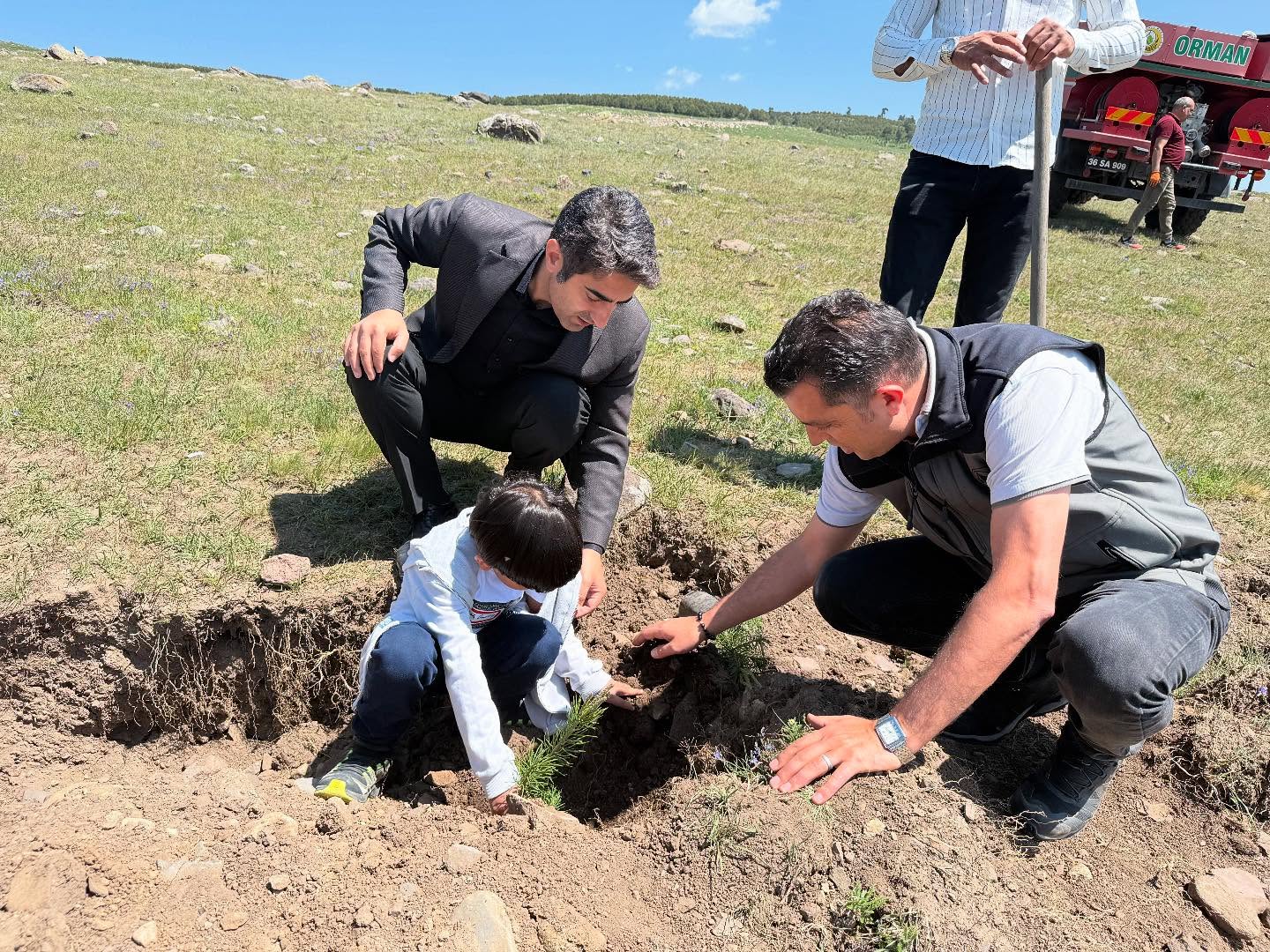 Sarıkamış’ta şehitler için dikilen fidanlar toprakla buluştu