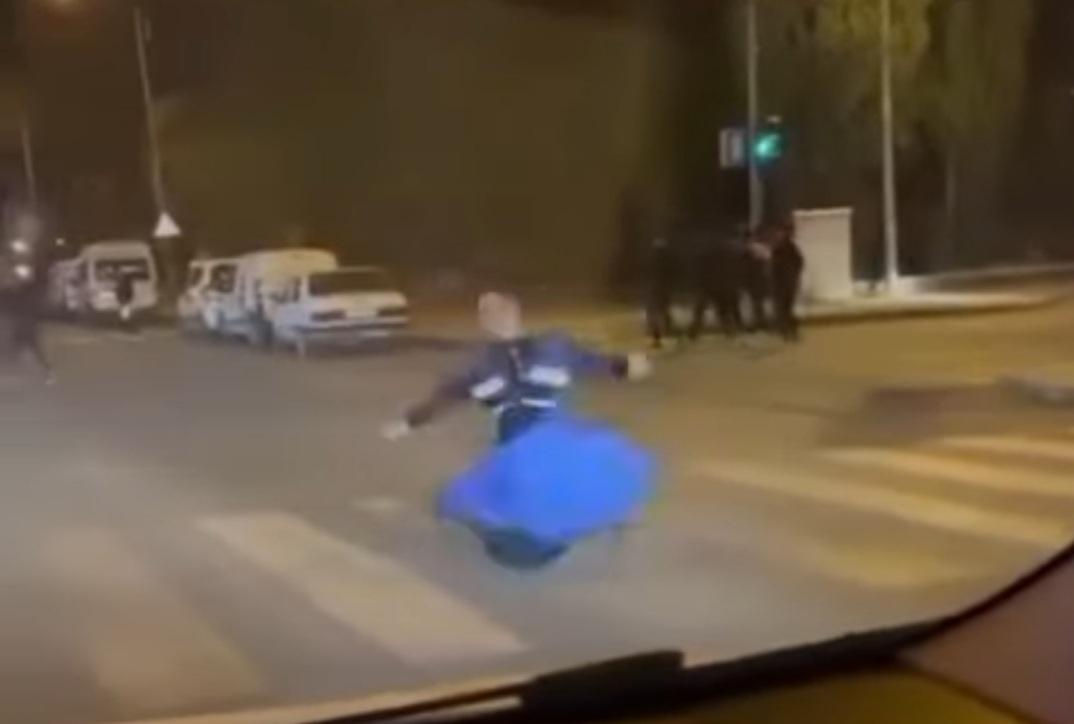 Kars'ta kırmızı ışıkta Kafkas sürprizi: Genç ekibin gösterisi alkış topladı