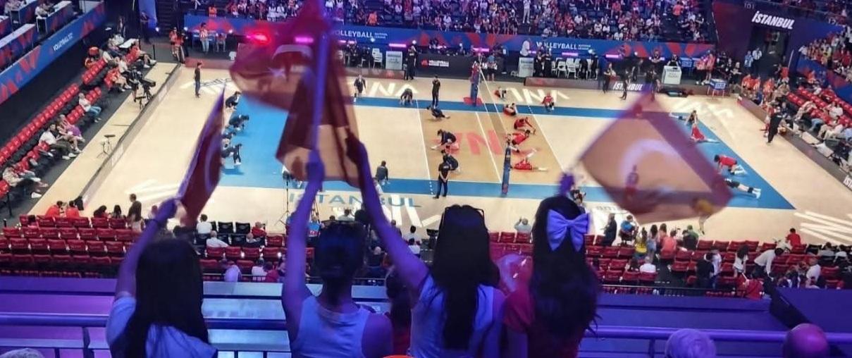 Koruma altındaki çocuklar, Türkiye-Güney Kore voleybol maçını tribünden takip etti