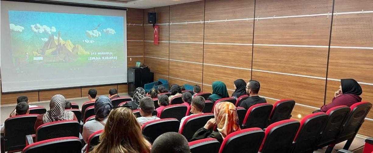 Kars’ta çocuklara yönelik ailenin önemini anlatan sinema gösterimi düzenlendi