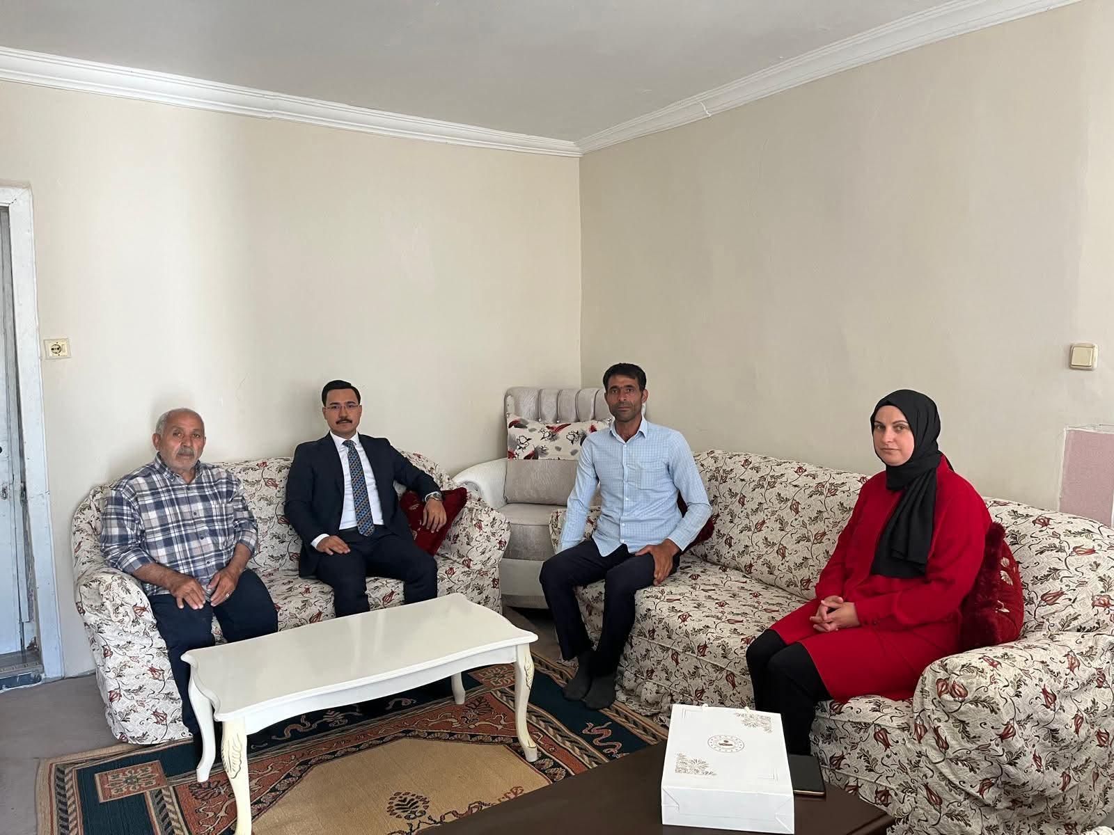 Akyaka Kaymakamı İsmail Demirtaş’tan Kıbrıs Gazisi Ekrem Tan’a Ziyaret