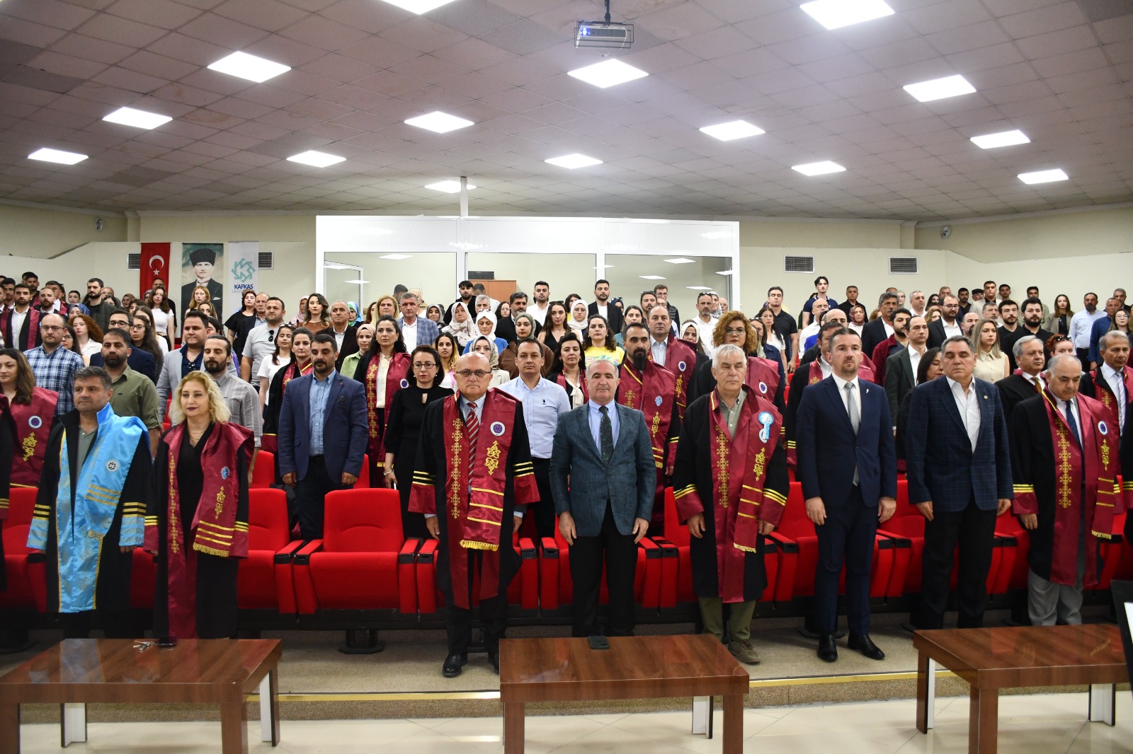 Kafkas Üniversitesi'nde Veteriner Fakültesi'nin 36. dönem mezuniyet töreni düzenlendi