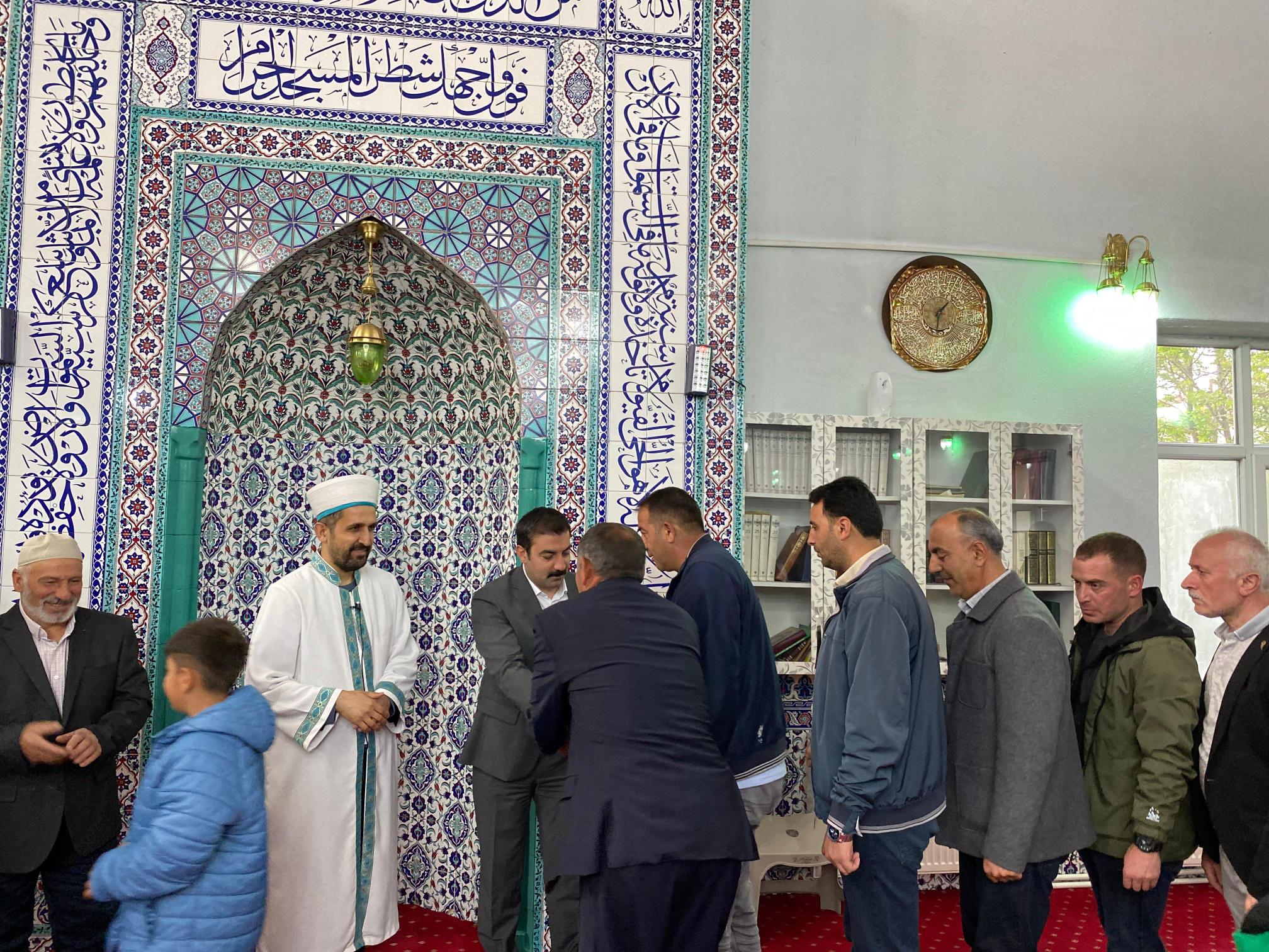 Kaymakam Muhammed Burak Akköz, Arpaçay halkıyla bayram namazında buluştu