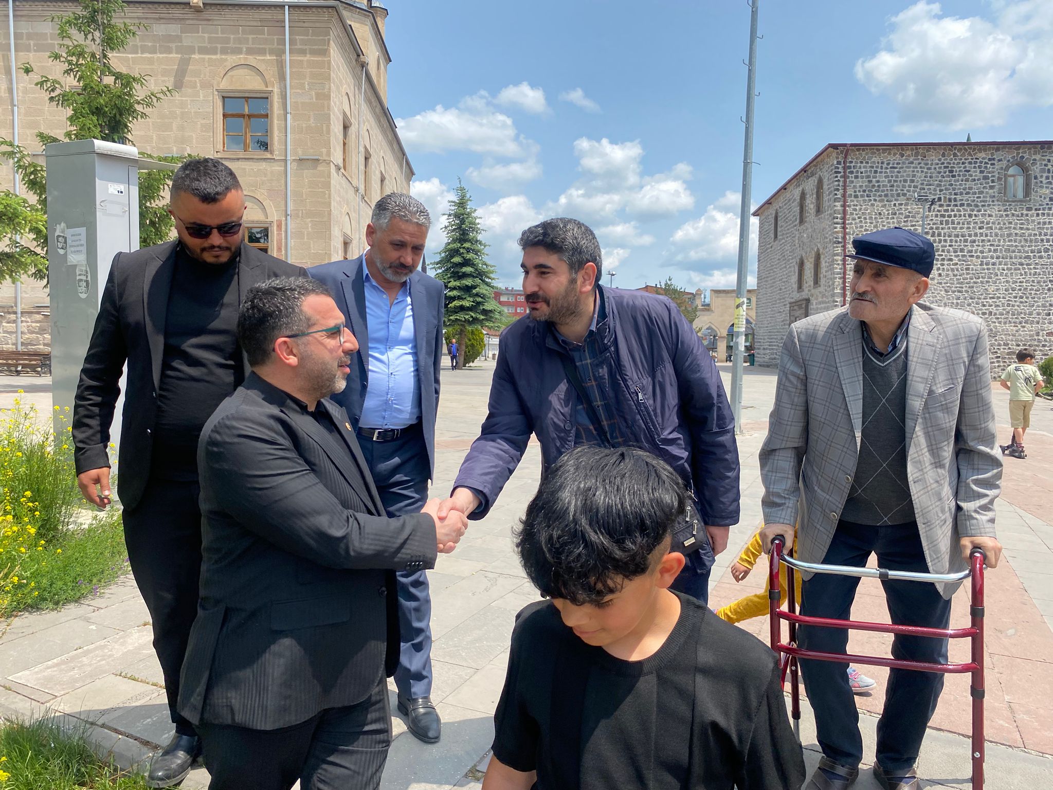 AK Parti Kars Milletvekili Adem Çalkın’dan vatandaşlara bayram ziyareti