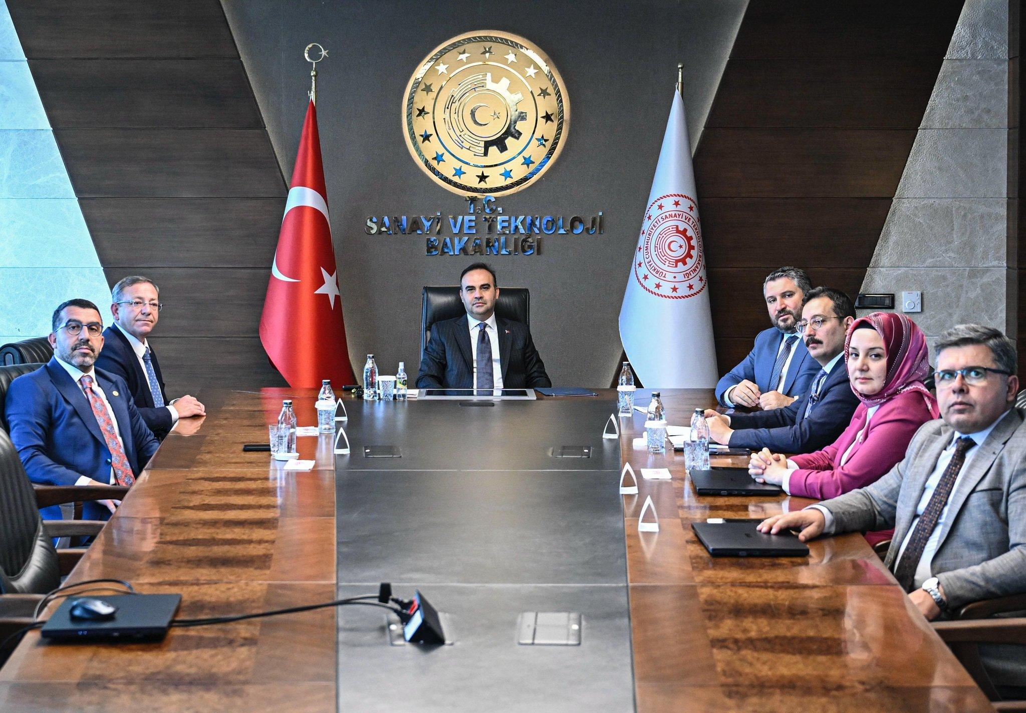 Vali Ziya Polat ve AK Parti Kars Milletvekili Adem Çalkın, Sanayi ve Teknoloji Bakanı Mehmet Fatih Kacır’ı ziyaret etti