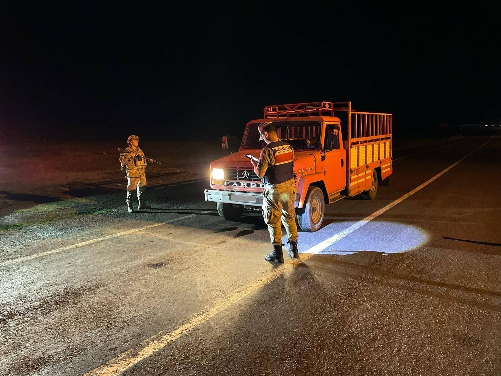 Kars’ta Düzensiz Göçle Mücadele Kapsamında Huzur ve Güven Uygulaması Yapıldı: 15 Şahıs Yakalandı