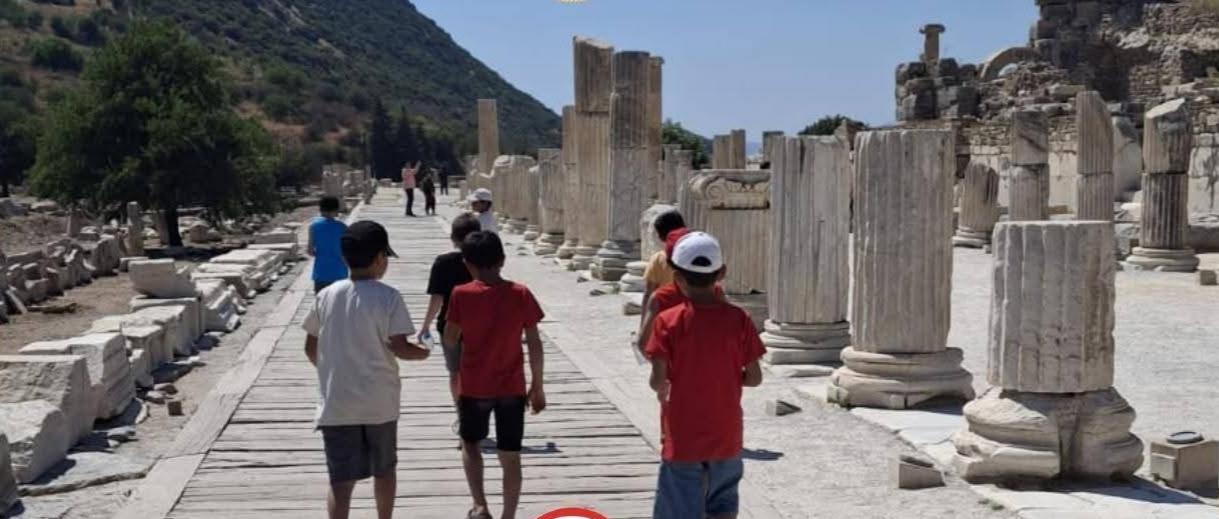 Koruma altındaki çocuklara tarih ve doğa gezisi: Efes ve Pamukkale'ye anlamlı gezi