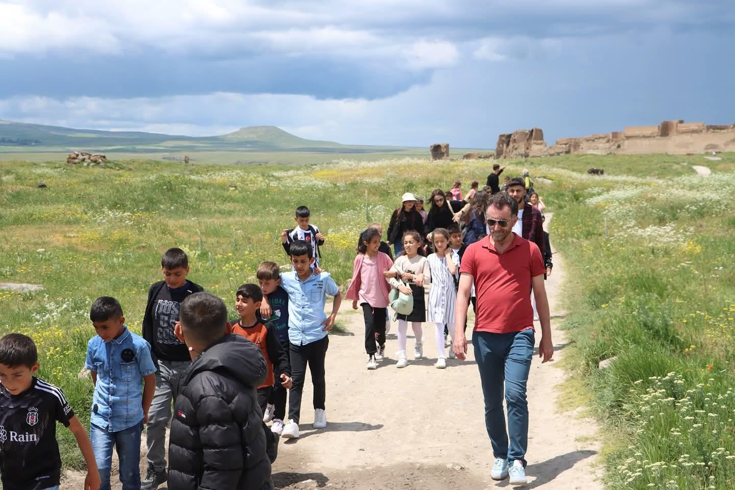 Ani Ören Yeri bayramda ziyaretçi akınına uğradı