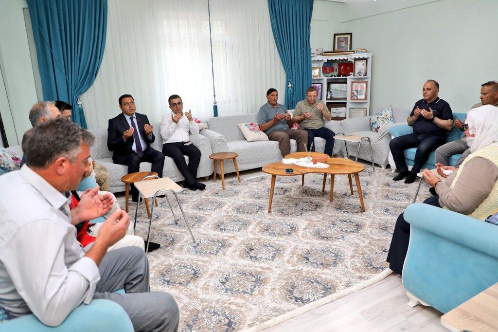 Kars Valisi Ziya Polat'tan şehit babasına 'Babalar Günü' ziyareti