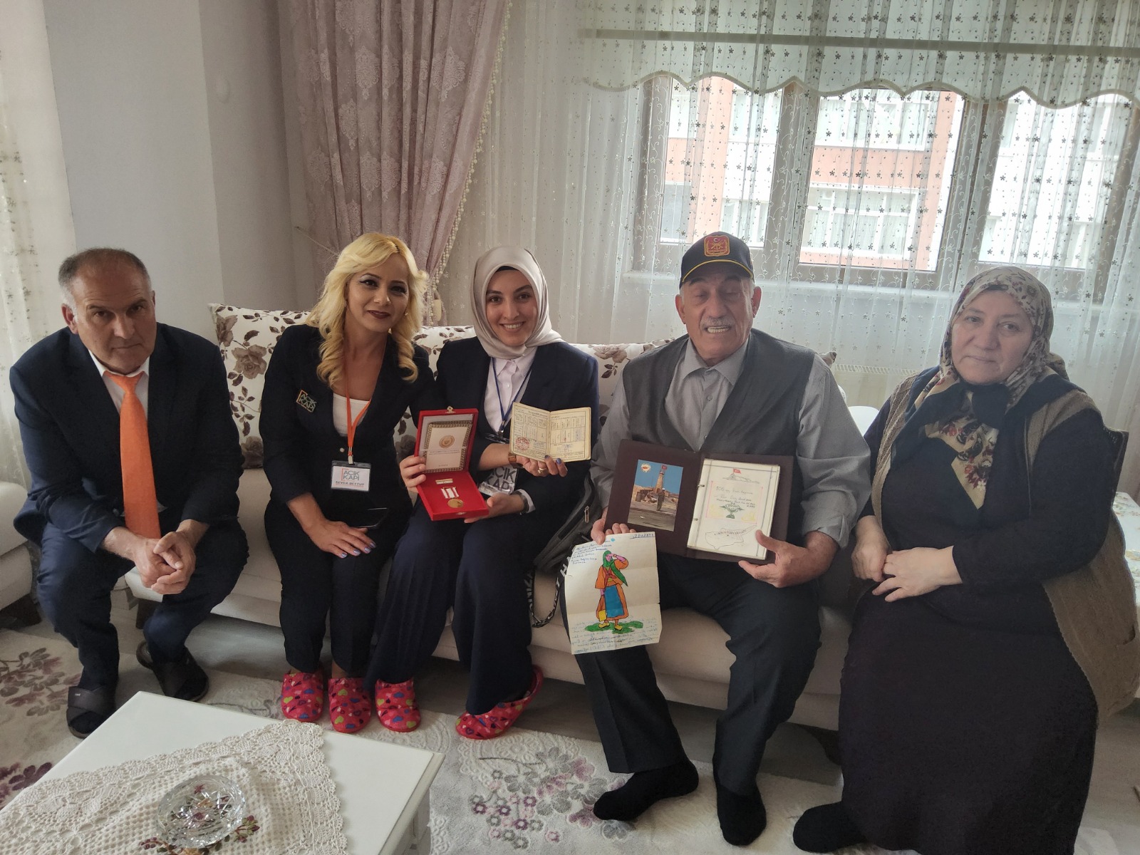 Kars Valiliği Açık Kapı Şube Müdürlüğü, şehit yakınları ve gazileri ziyaret ediyor