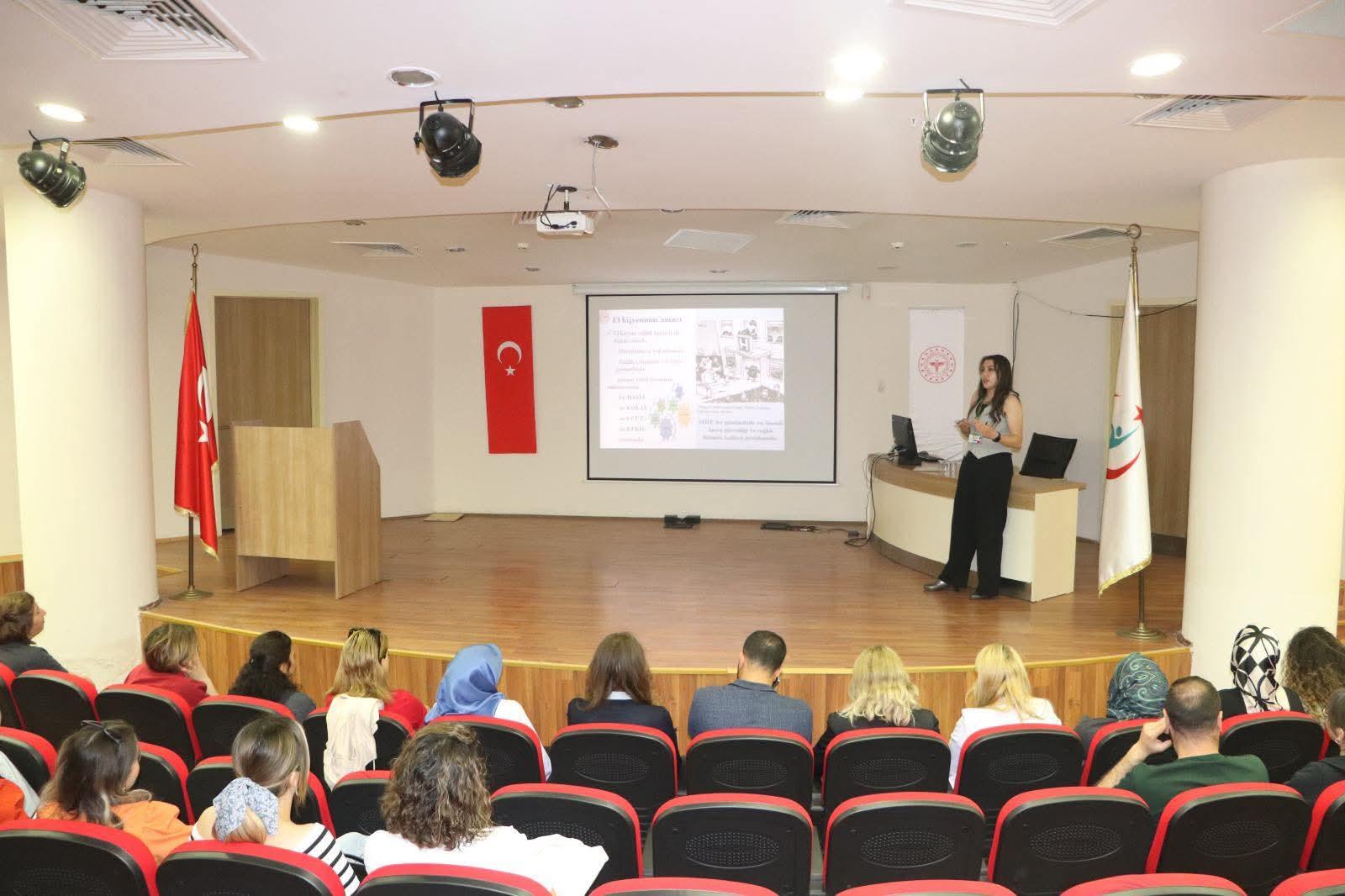 Kars Harakani Devlet Hastanesi’nde el hijyeni eğitimi düzenlendi