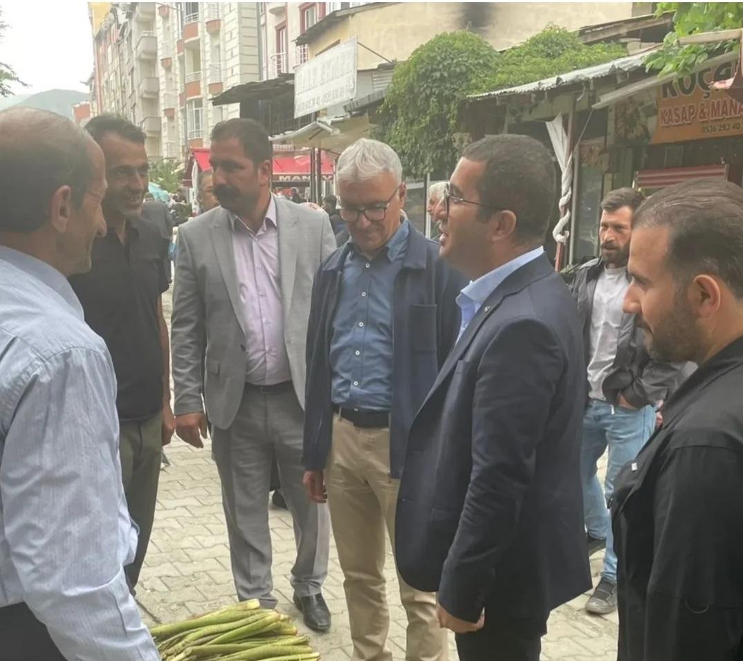 Kaymakam Okan Daştan’dan semt pazarına ziyaret: “Halkla iç içe, esnafa destek”