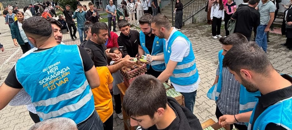 AK Parti Gençlik Kolları’ndan LGS’ye giren öğrencilere moral