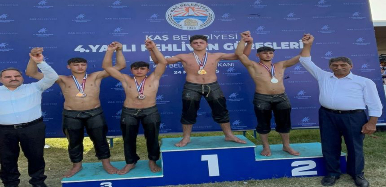 Yüksekovalı güreşçilerden Kaş’ta büyük başarı