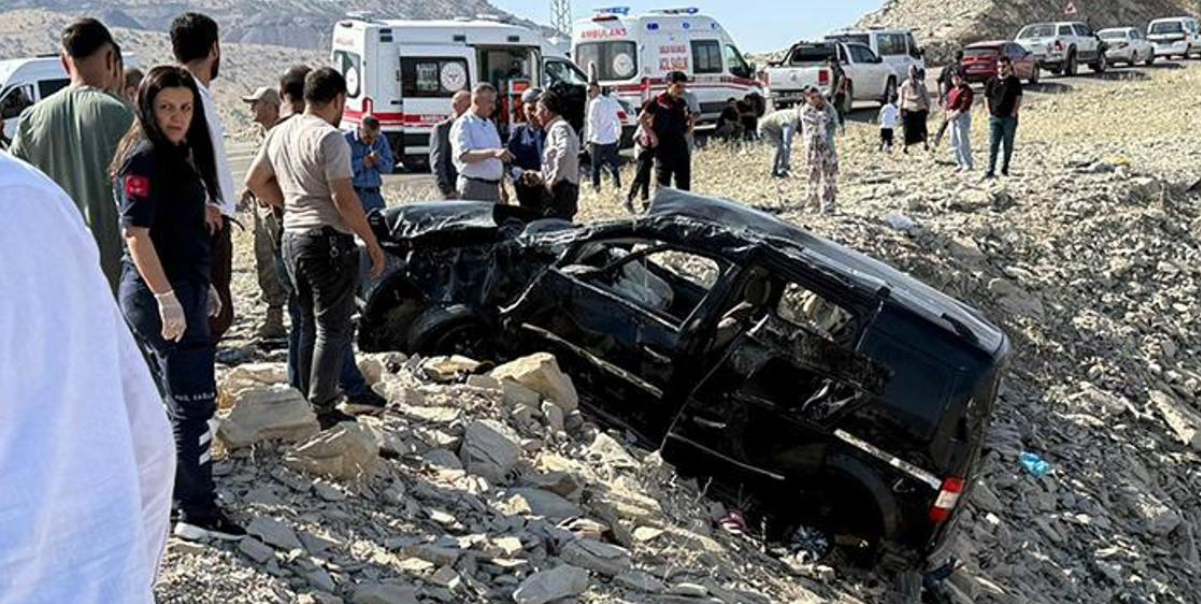 Şırnak’ta feci kaza: Hafif  ticari araç uçuruma yuvarlandı: 3 ölü