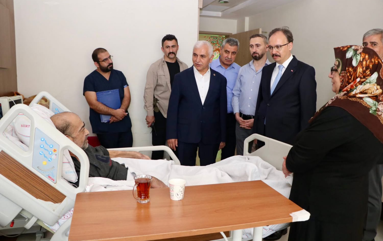Vali Dr. Kemal Kızılkaya'dan hastalara moral ziyareti
