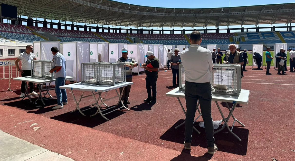 Burdur MAKÜ Stadyumu'nda renkli yarış!