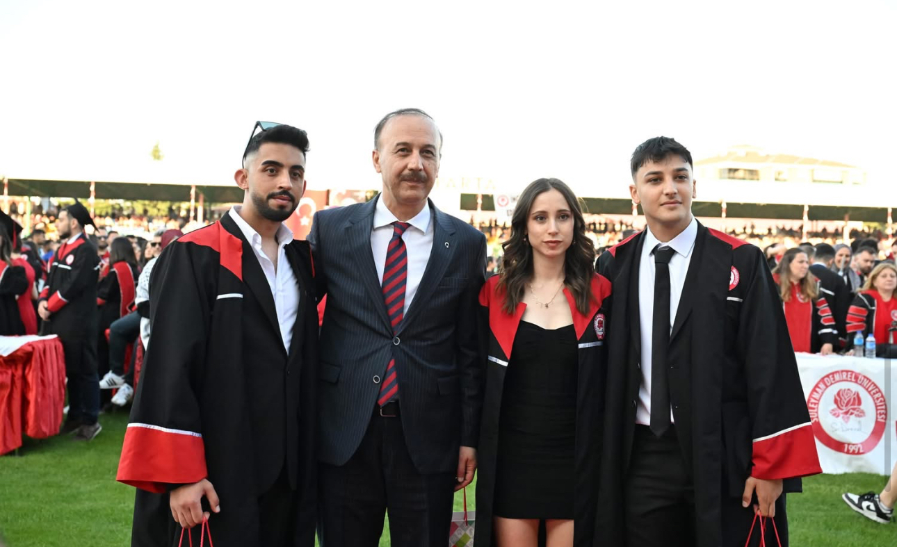 SDÜ’de mezuniyet coşkusu