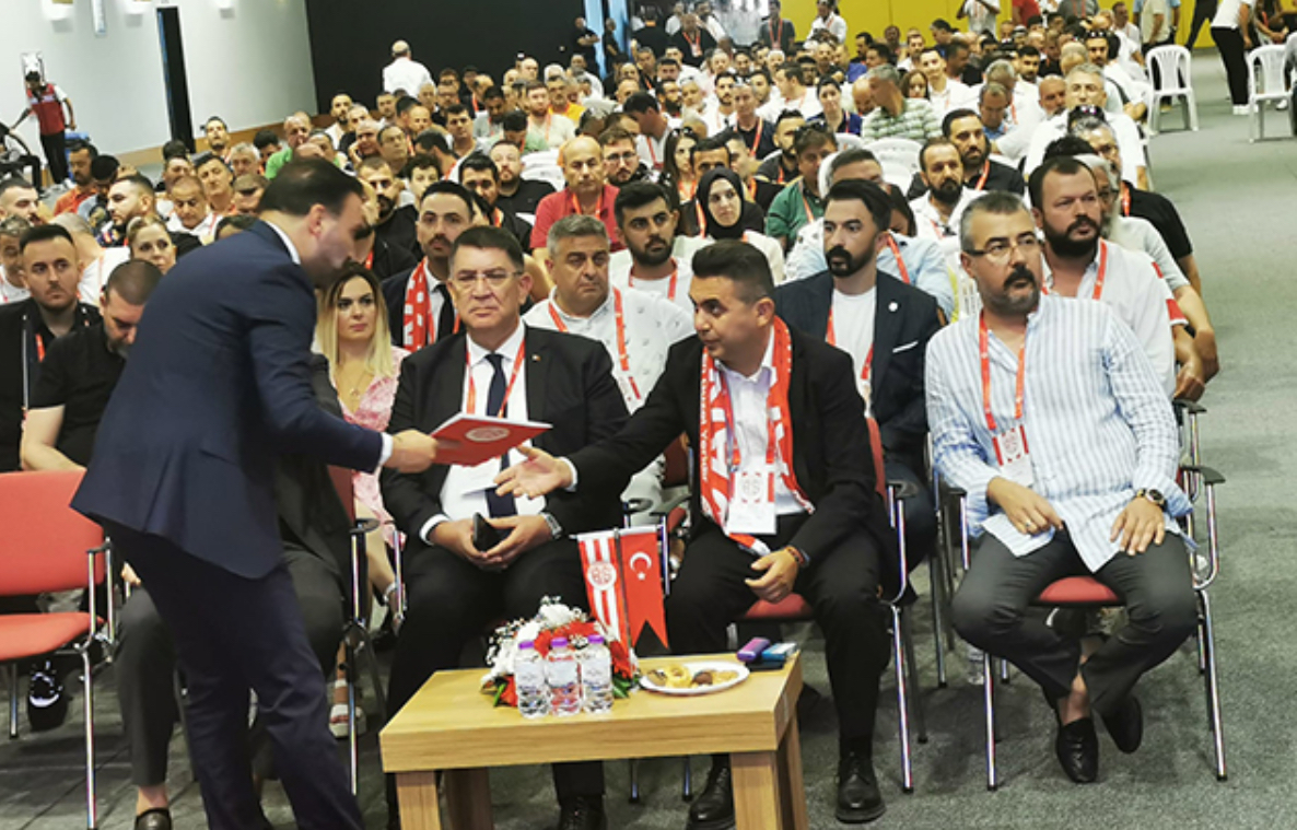 Antalyaspor Olağan Genel Kurulu toplandı! Başkan Mustafa Ergün güven tazeledi!