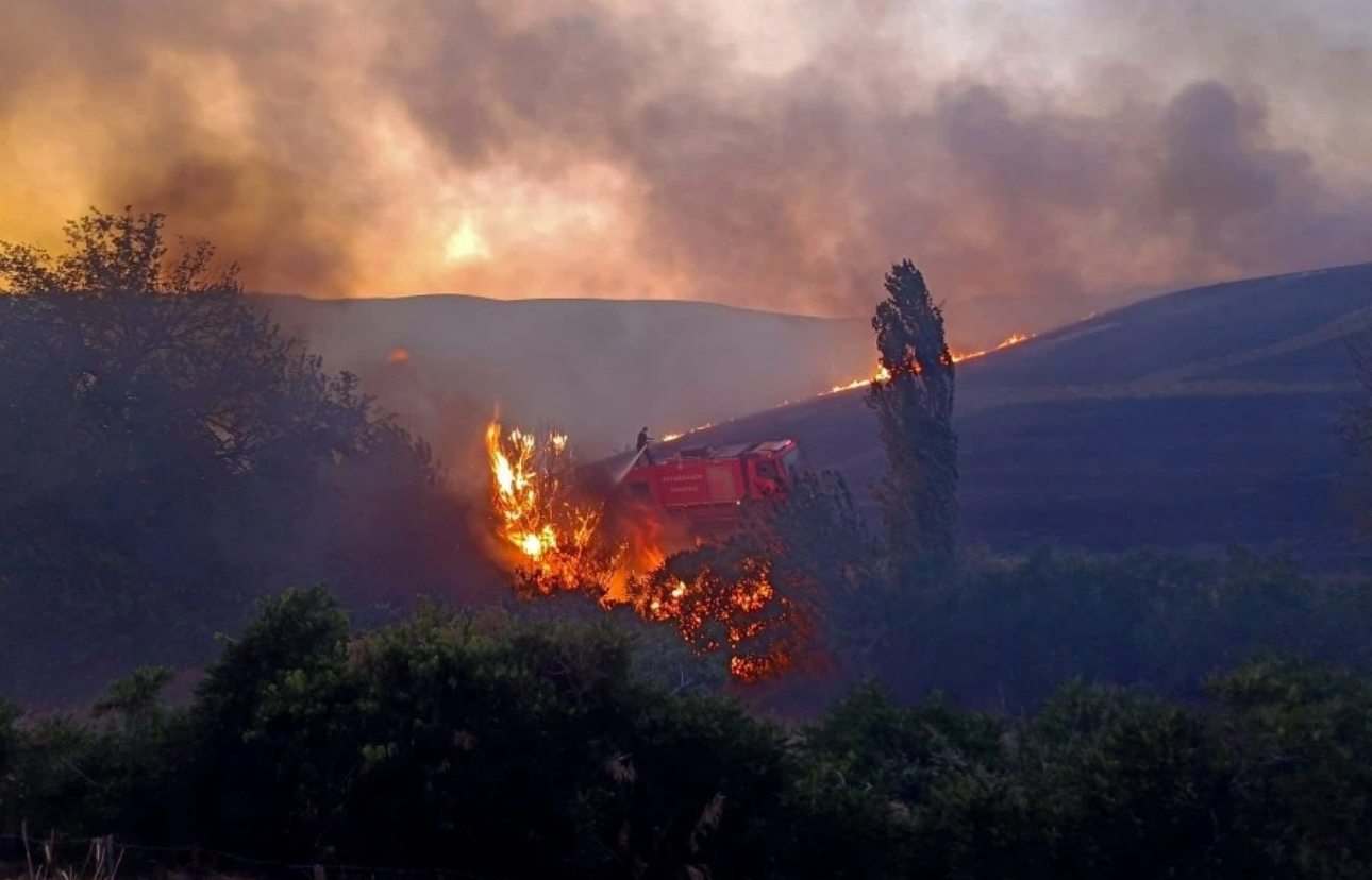 İtfaiye’nin müdahalesiyle yangınlar söndürüldü