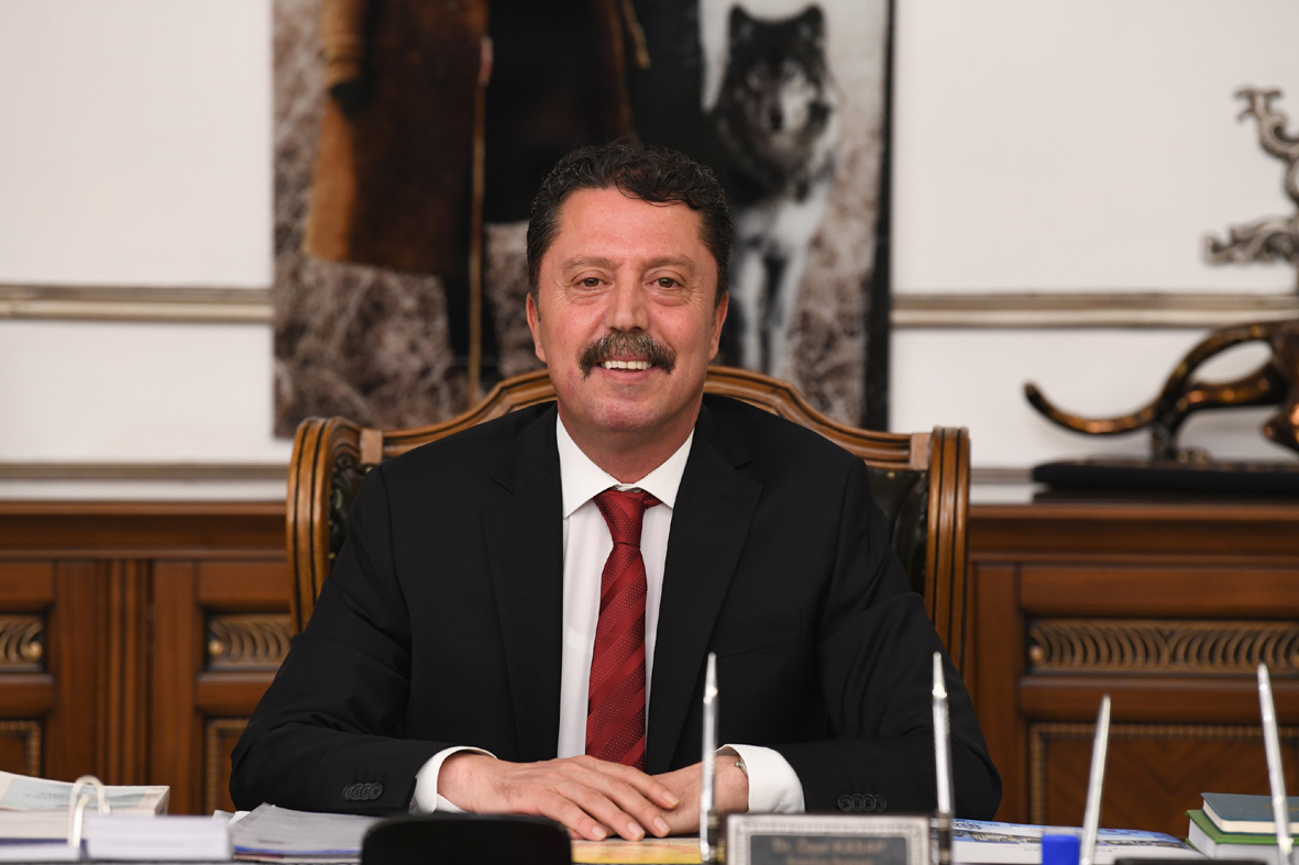 Beypazarı Belediye Başkanı Özer Kasap, kene yapışmalarına dikkati çekti