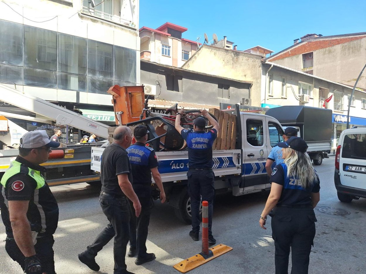 Ordu belediyesi kaldırım işgaline son veriyor