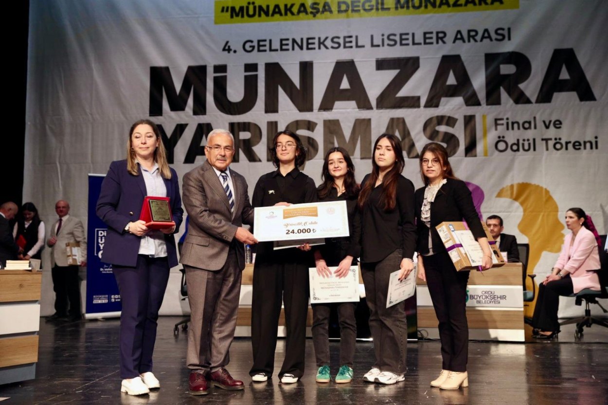 Münazara yarışmasının şampiyonu Ordu Fen Lisesi