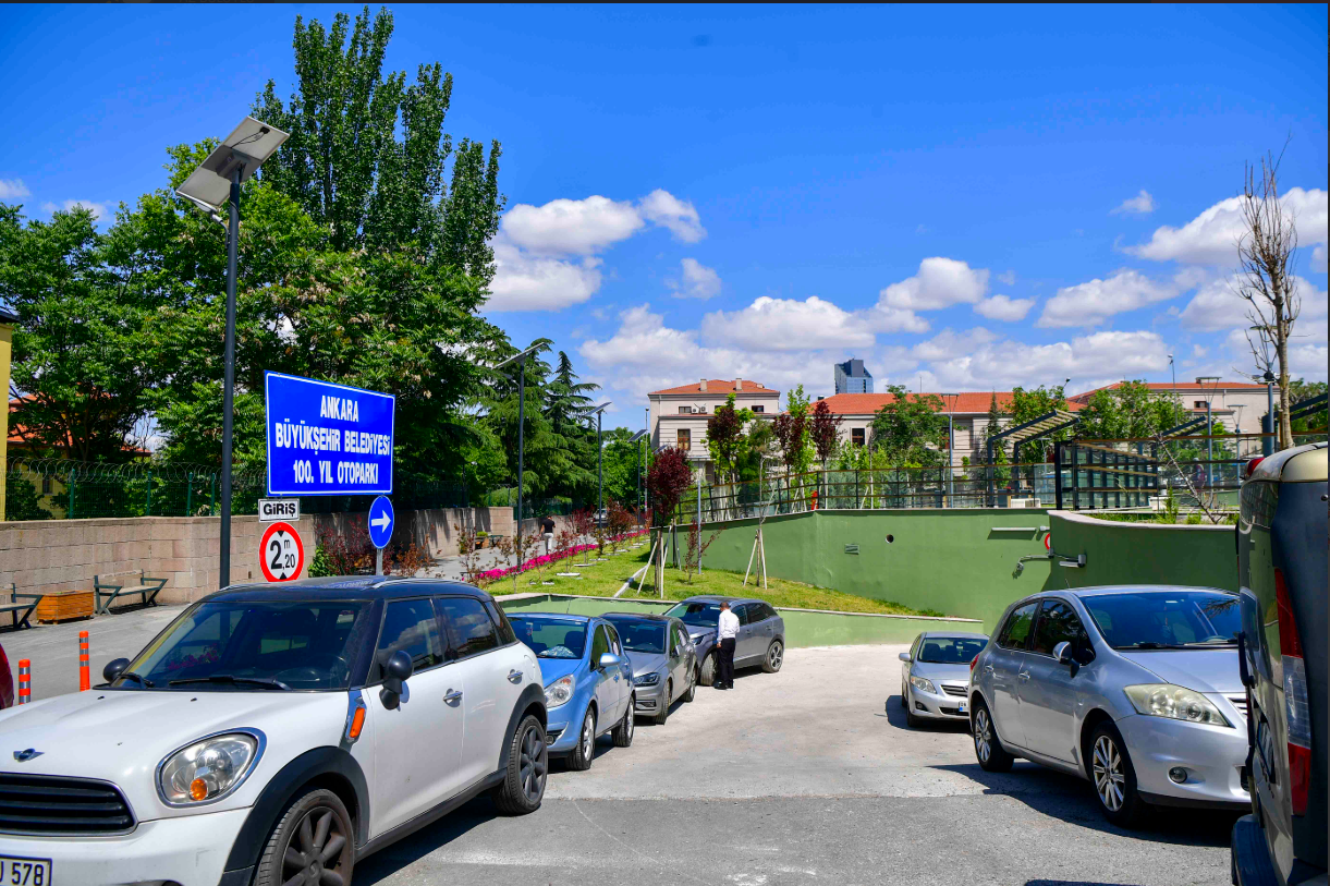 Üstü park altı otopark: Ulus 100. Yıl Kapalı Otoparkı açıldı
