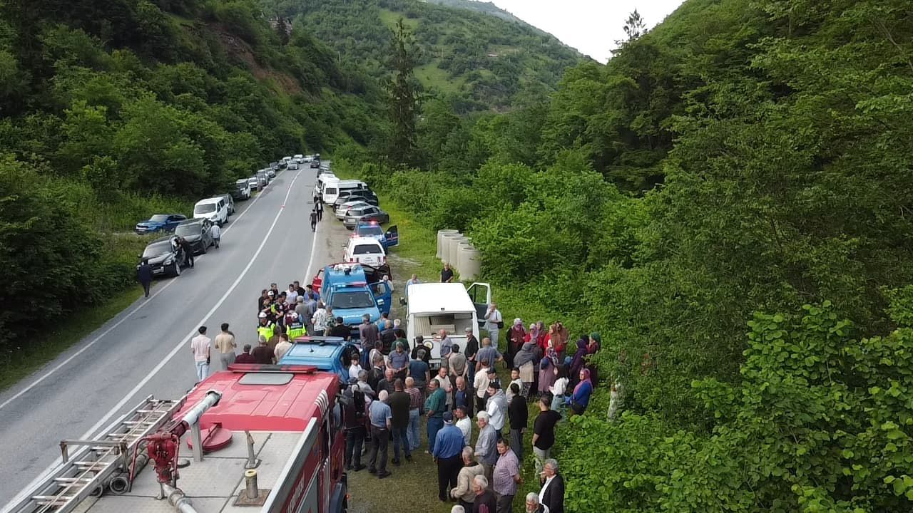 Araklı’da feci kaza: Araç dereye uçtu, 2 kişi hayatını kaybetti