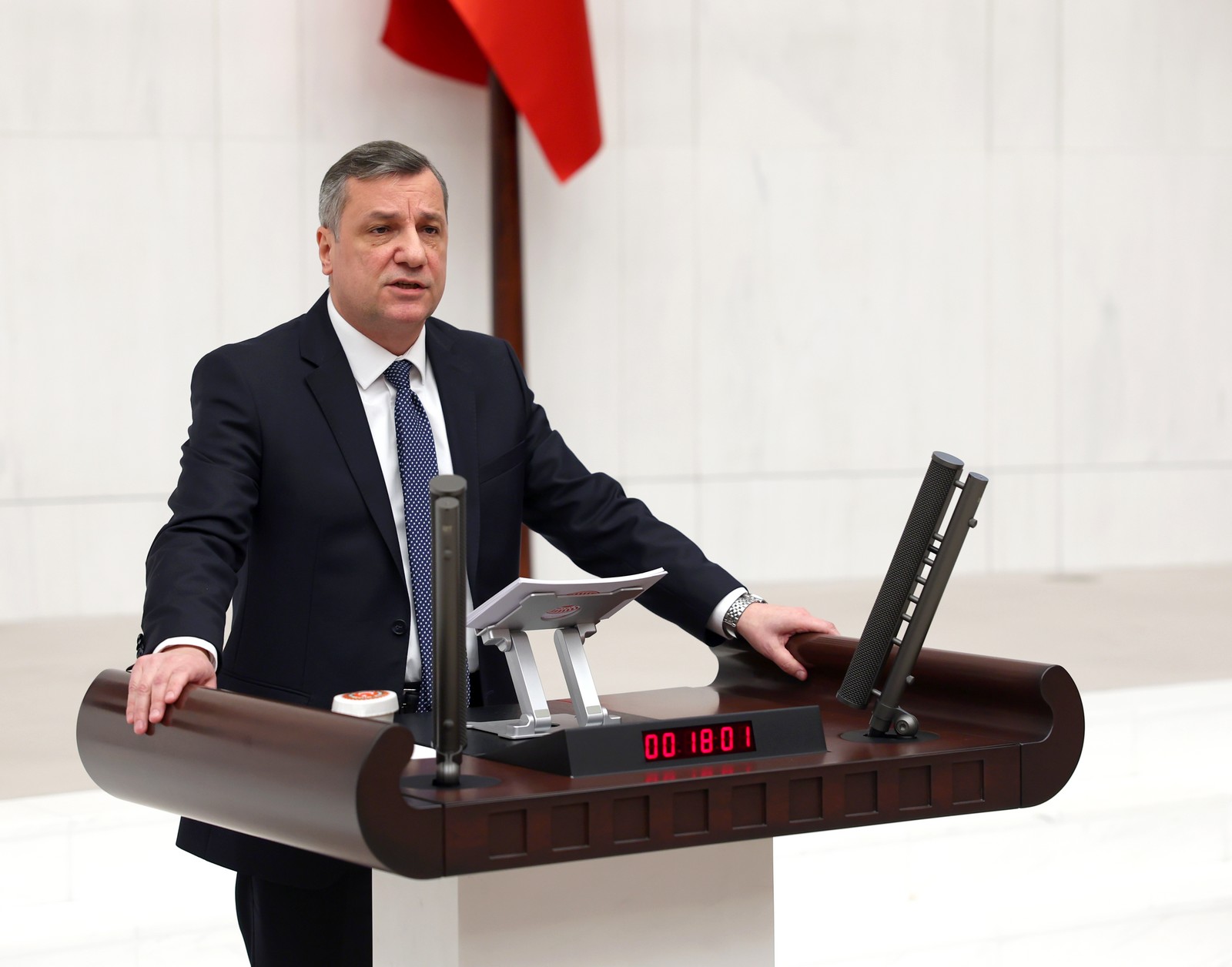 CHP'li Özgür Ceylan, MEB’in kontenjan kararını meclise taşıyor